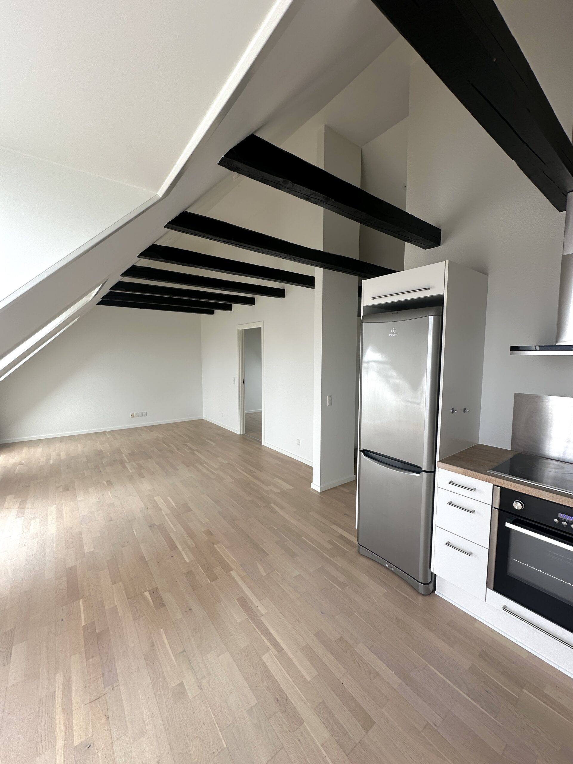 20250926_085437438_iOS