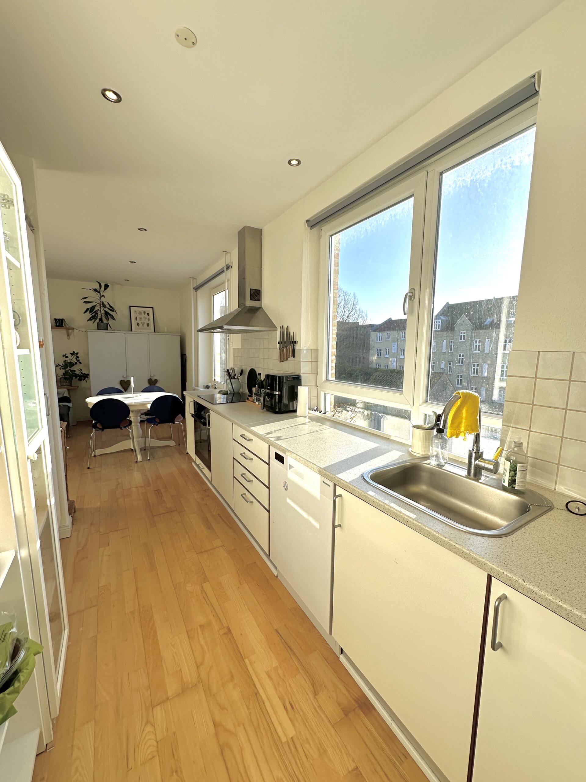 20251229_100305796_iOS